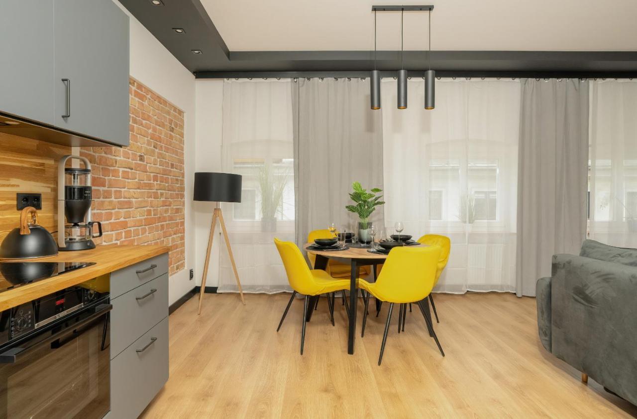 Komeda Apartment Hidden In Poznan Old Town By Noclegi Renters Exterior foto