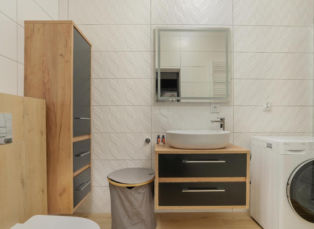 Komeda Apartment Hidden In Poznan Old Town By Noclegi Renters Exterior foto